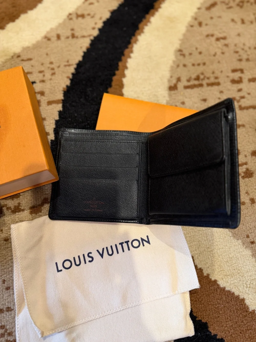 Authentic Pre loved Louis Vuitton Black Epi Leather wallet full set